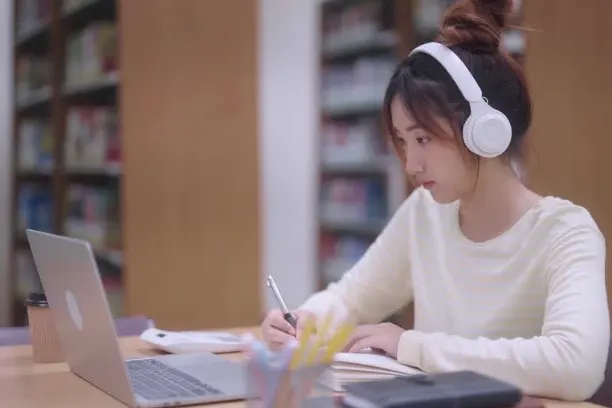 留学课业压力大？1v1在线辅导，留学生的全方位学业守护伞！